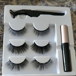 Ash Black Lashes with Applicator and Adhesive